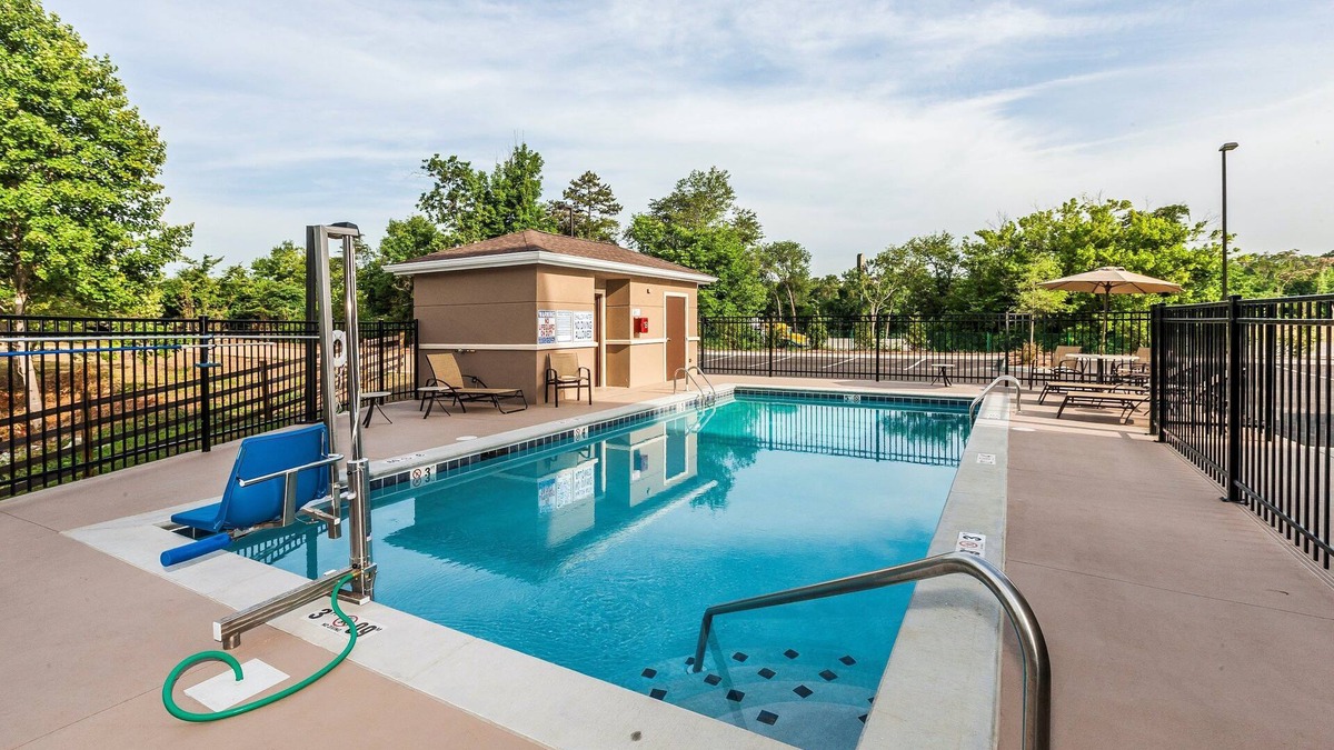 Farragut Apartment | Great for Business Travelers! Studio Suite in Knoxville | Shared Outdoor Pool + BBQ Area