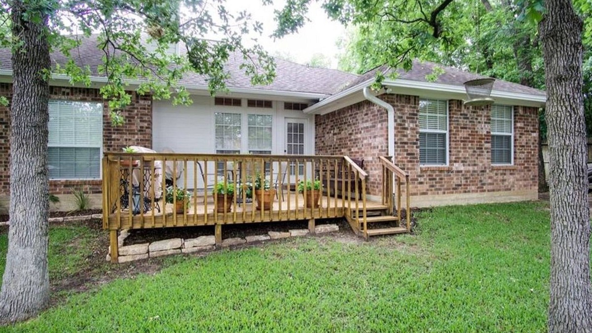 Shirewood House | Great for Game Day &Graduation Celebrations. Just Minutes from A&M & Kyle Field.