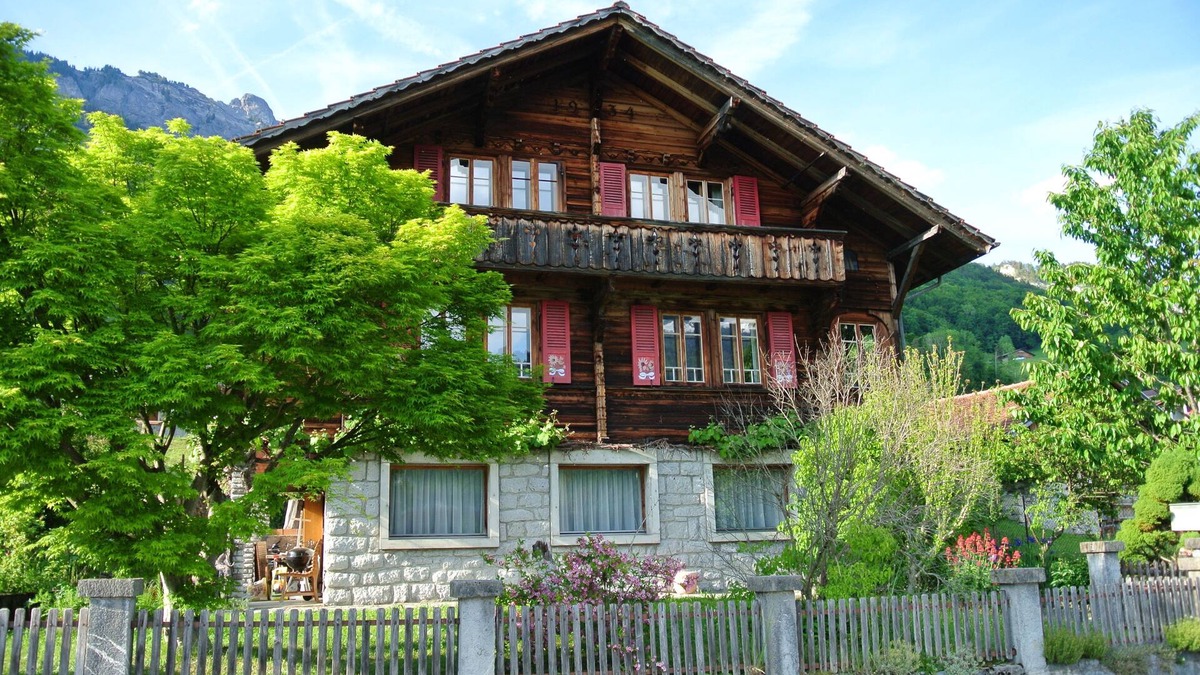 Brienz Apartment | Great for Summer Holidays: Two-room Apartment In A Chalet With Garden And Sauna