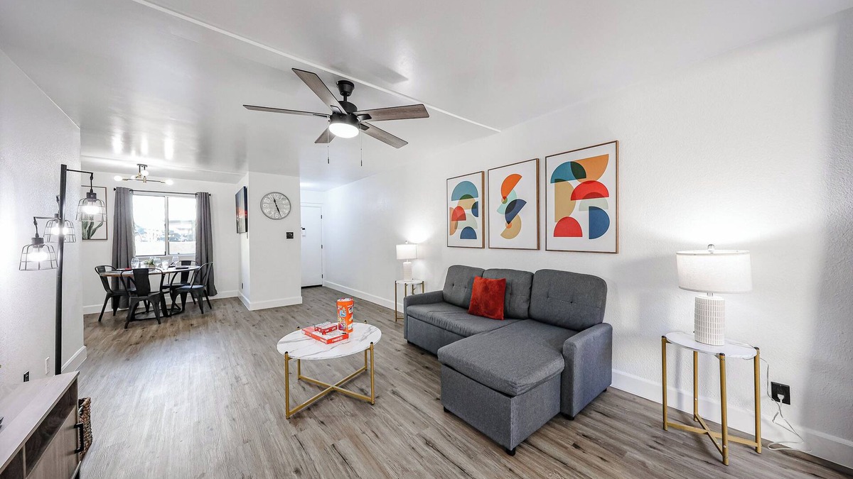 Entertainment District Apartment | Great Full 1B/1Bath Condo Near Restaurants & Bars With Pool