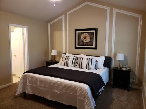 Davis Lake - Eastfield House | Great Getaway Charlotte