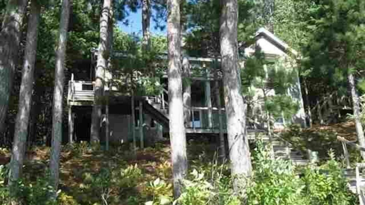 Harbor Springs House | Great Harbor Springs Lakefront Home Perfect For All Seasons