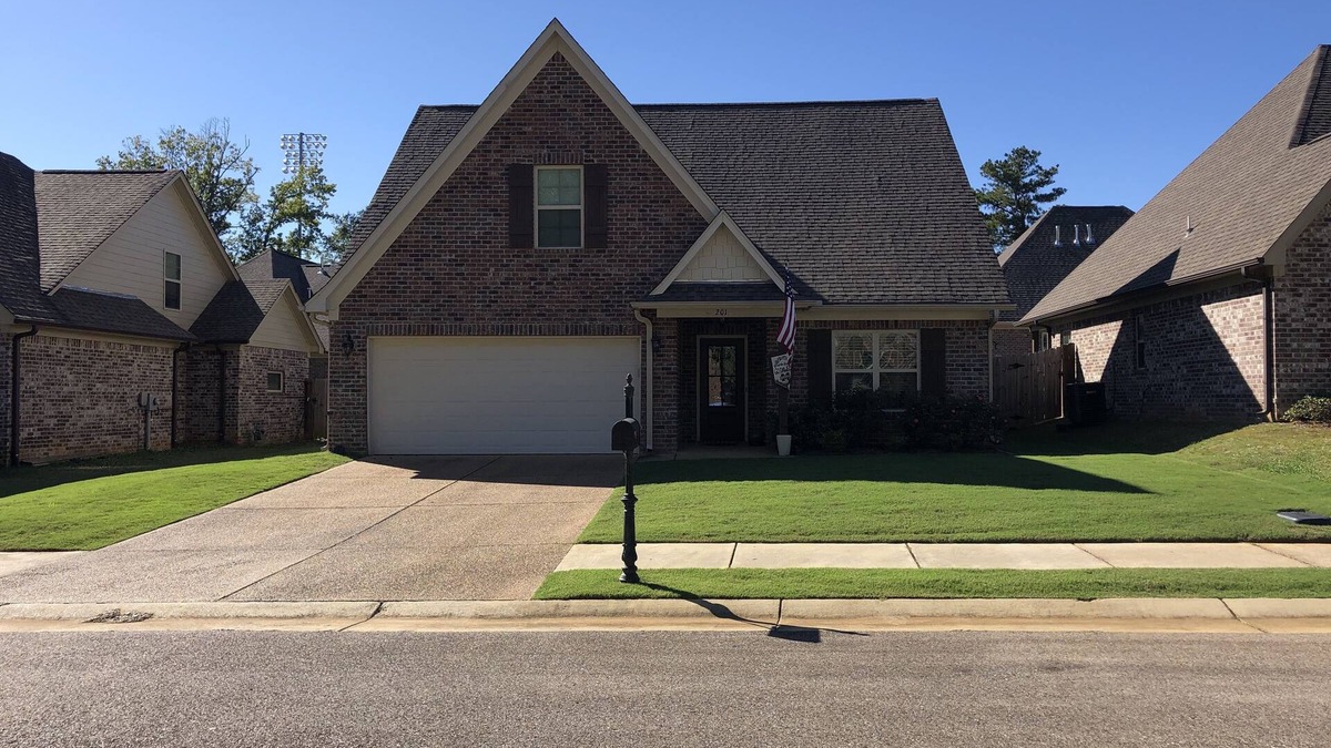 Starkville House | Great home just a mile from campus! Perfect for football and baseball weekends!