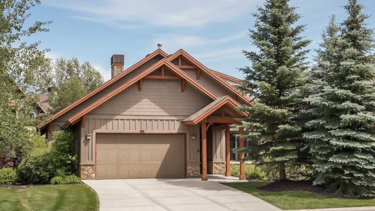 Eden House | Great House Value 6 bdr 4 bath Book Winter Now