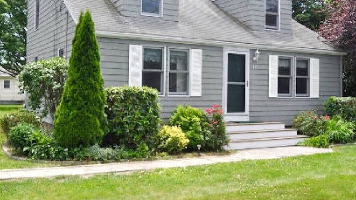 Snug Harbor House | Great Island! 4 BR/2BA, central air, walk to BI ferry/beach