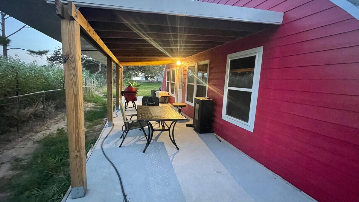 Aransas Pass Cottage | Great little cottage tucked away from busy road.nPlenty of parking for boat.