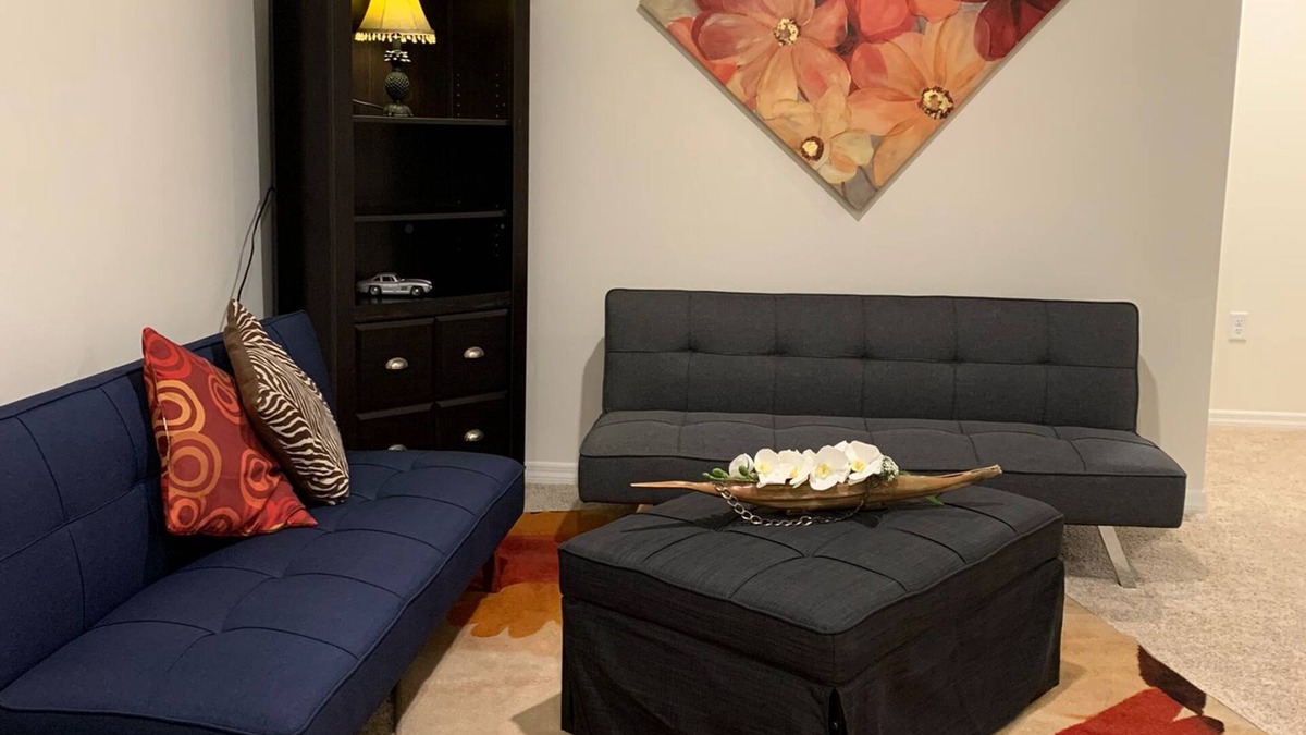 Airport North House | Great living space on second floor, within a Resort