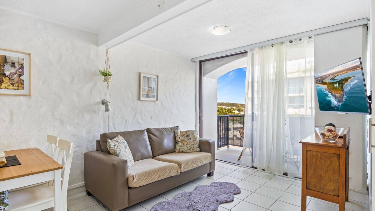 Alexandra Headland Apartment | Great Location 1-Bed with Pool by Mooloolaba Beach