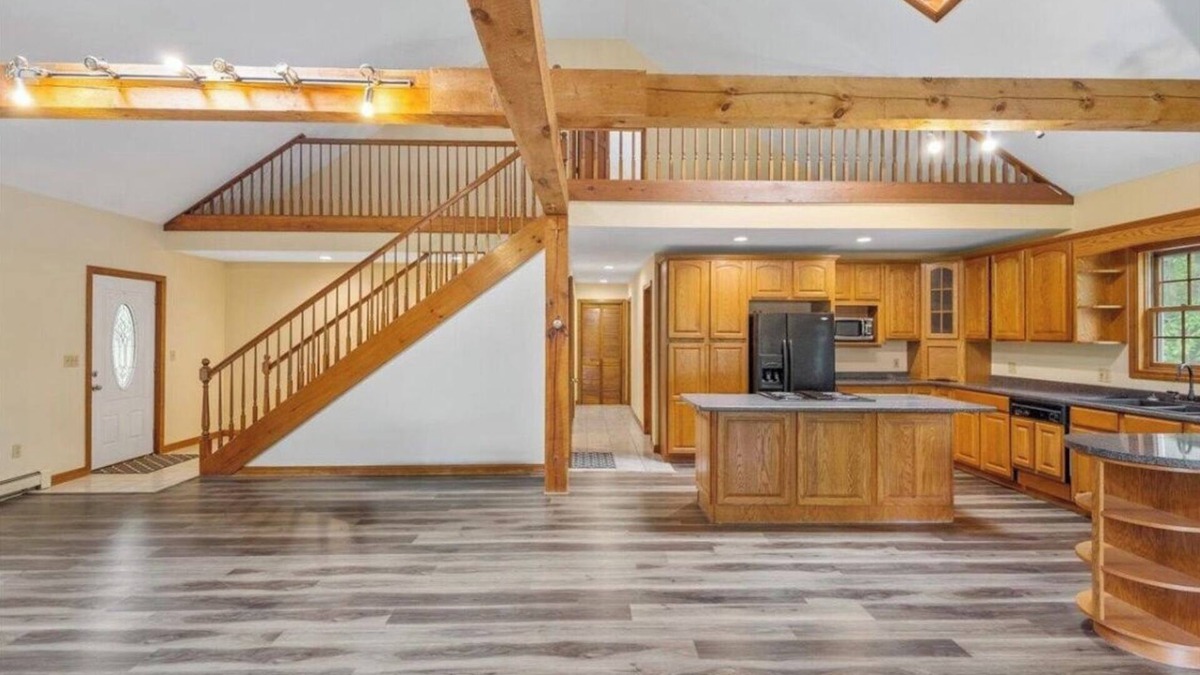 South Berwick House | Great location! 3 Bedroom home for rent!