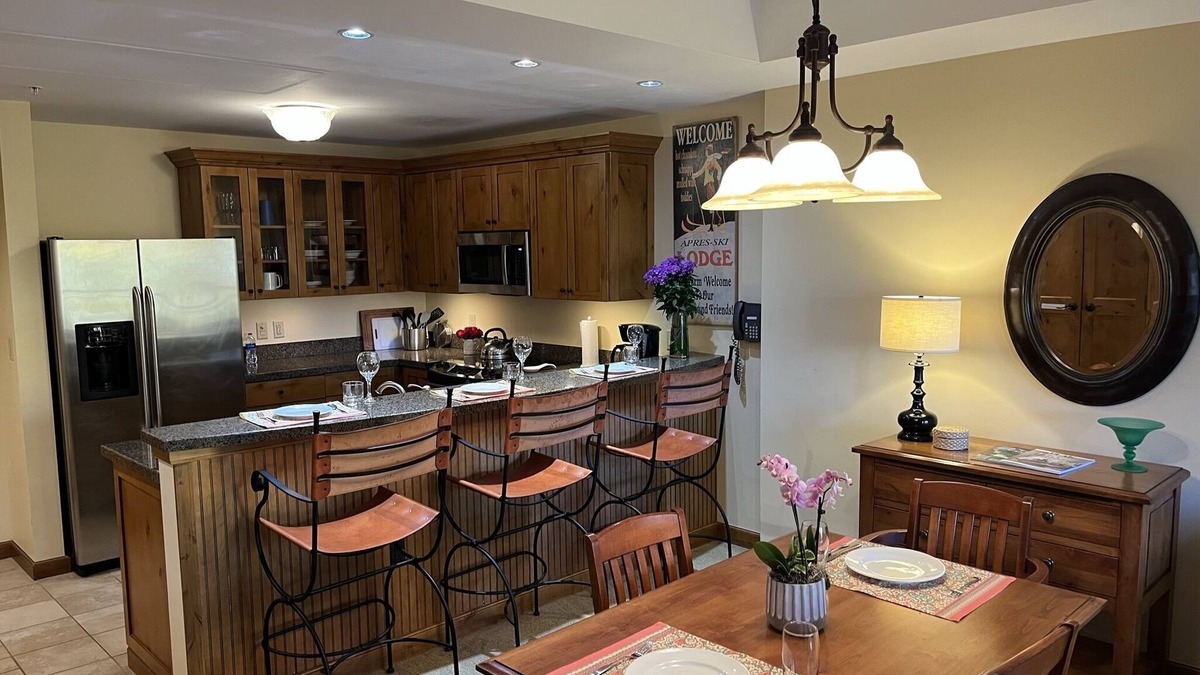 Crested Butte Hotel | Great Location at base of Mt! Sleeps 4.