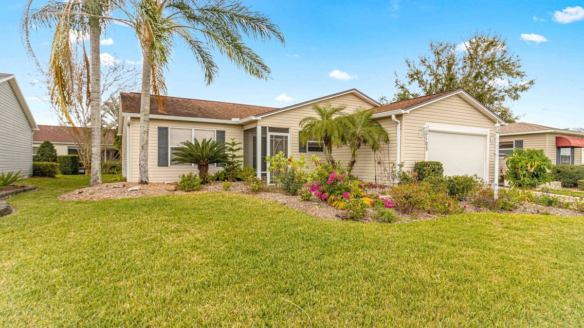 Alhambra Cottage | Great location between Sumter Landing/Spanish Springs. Golf cart included