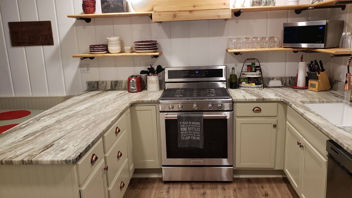 Guntersville House | Great Location - charming house walking distance to lake and minutes to downtown