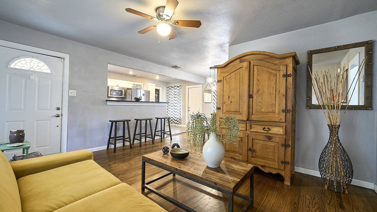 North San Antonio - SAT House | Great Location, Classy & Comfy