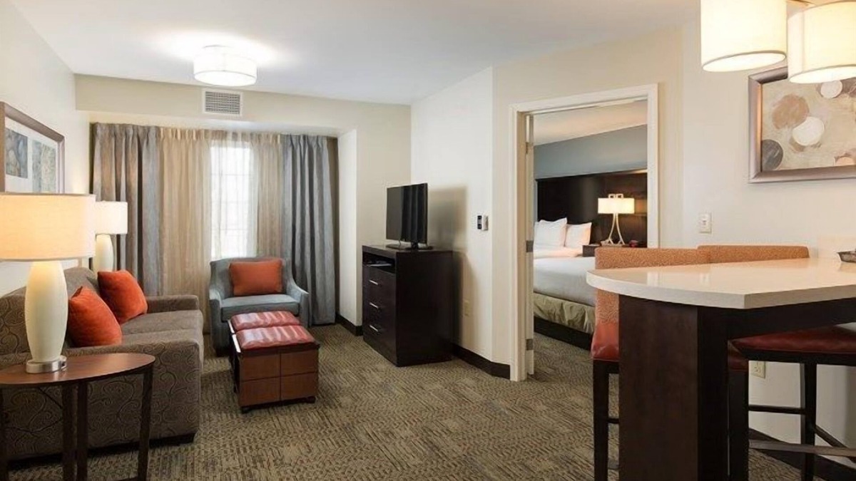 Reno/Tahoe Airport Condo | Great Location! Close to Reno-Sparks Convention Center | Shared Pool + Hot Tub