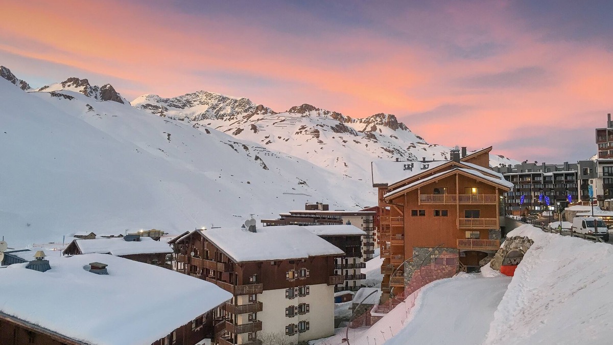 Val Claret Apartment | Great location family ski apartment sleeps 6-8 ski-in/ski-out Tignes. 3*** 63sqm