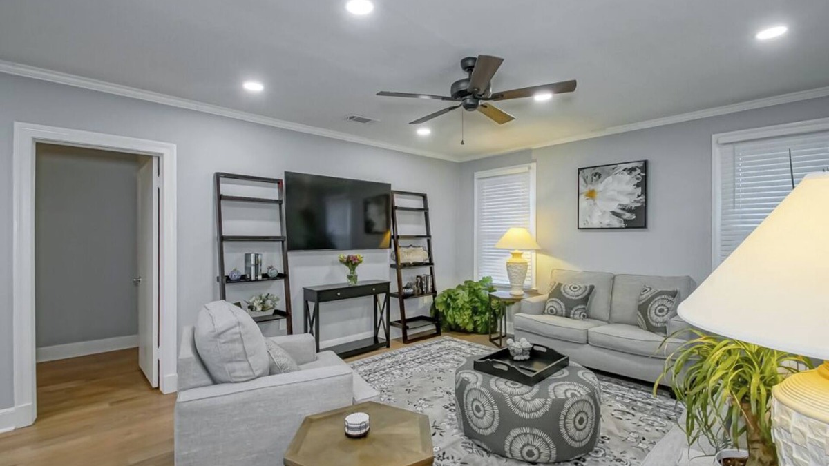 Highlands - Perkins House | GREAT LOCATION FOR LSU, RAISING CANES RIVER CENTER.