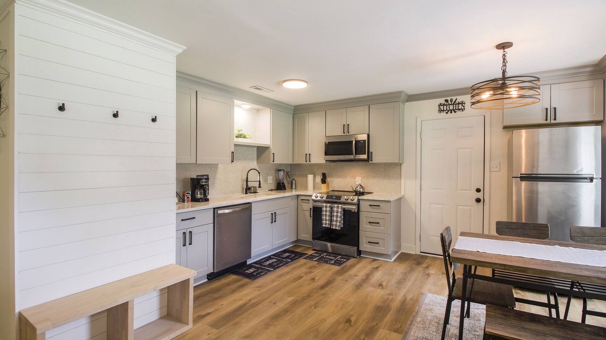 Pooler House | GREAT LOCATION!!!! Manden. The Perfect get away in Pooler/Savanna.