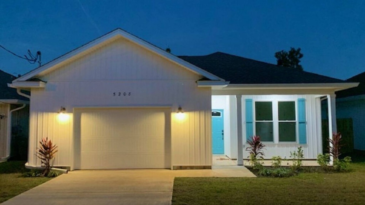 Ono Island House | Great location! Minutes to beach and stores. Clean and Quiet. Fun pingpong table