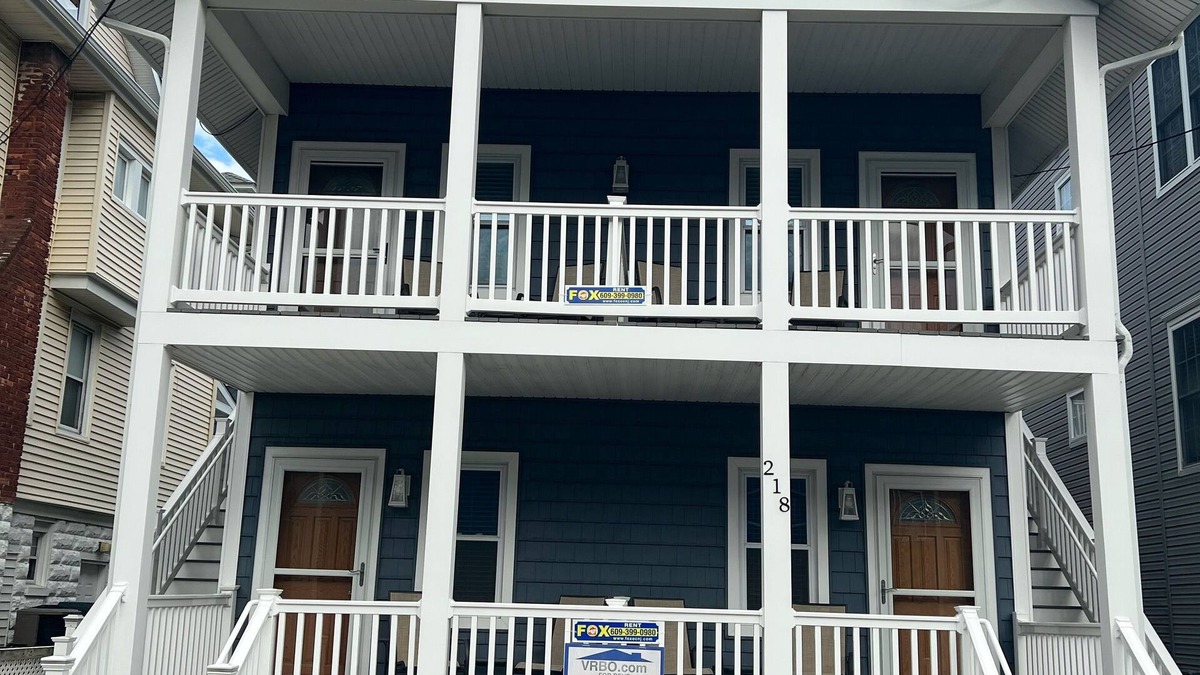 North End Condo | GREAT LOCATION-Next To Beach In Beautiful OC