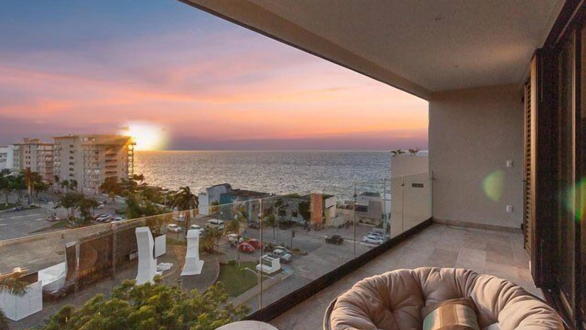 Colonia Centro Condo | Great Location, Ocean Views, Pool