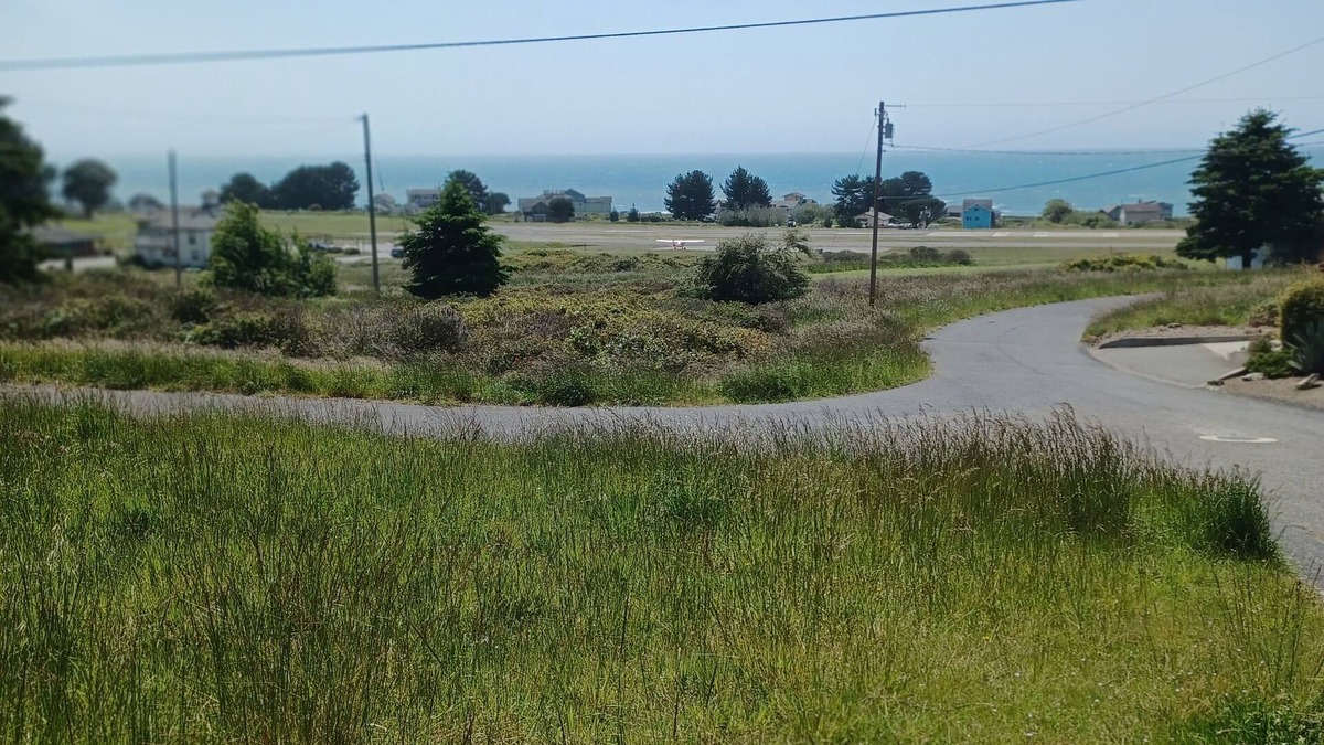 Shelter Cove Apartment | Great location on a 9 hole, golf course, short walk to the ocean.