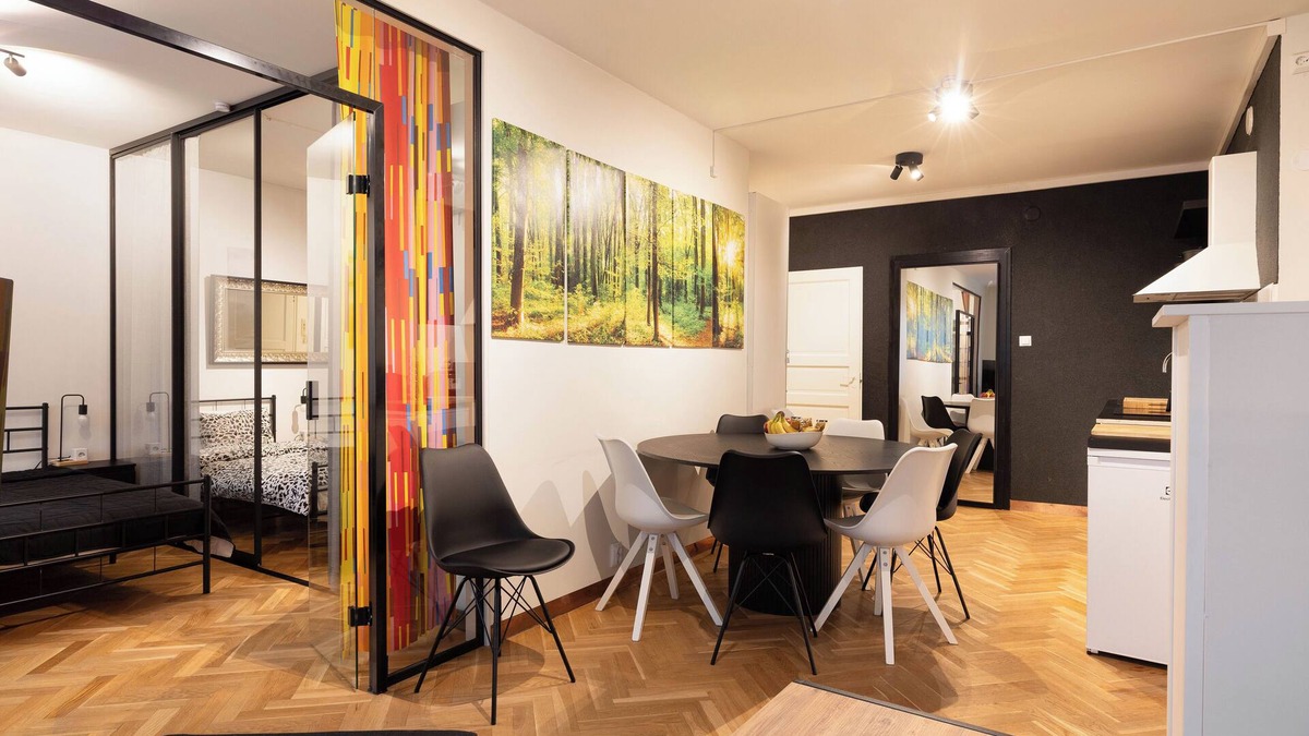 Kallio Apartment | Great location/transport/amenities. 1-8 people FREE CONTINENTAL BREAKFAST & WIFI