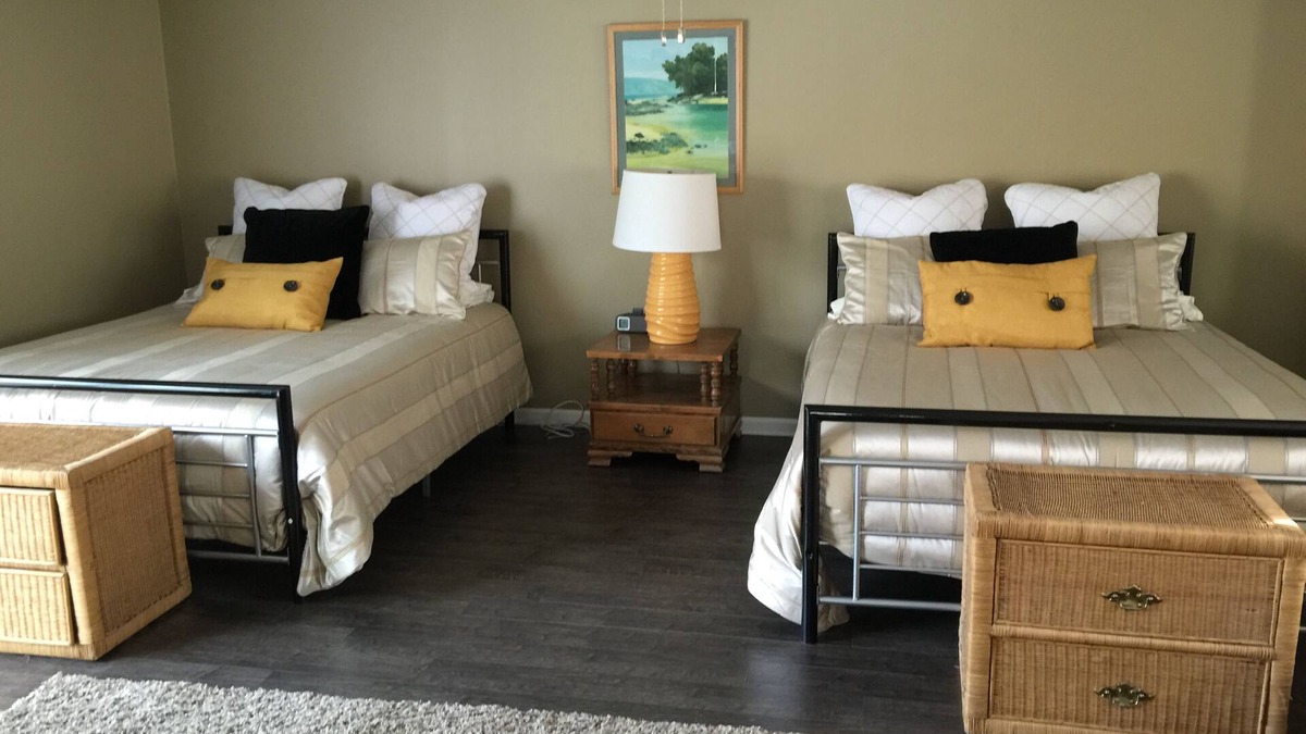 Desert Club Estates House | Great Location! Walk to Old Town La Quinta! 3 Bedrooms 3 Baths: Permit #063213