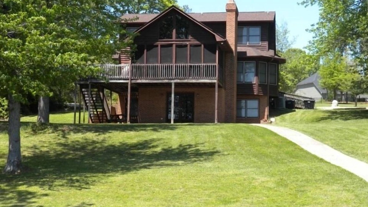 Mount Mourne House | Great Multi-Family Getaway! Waterfront - 5 BR's