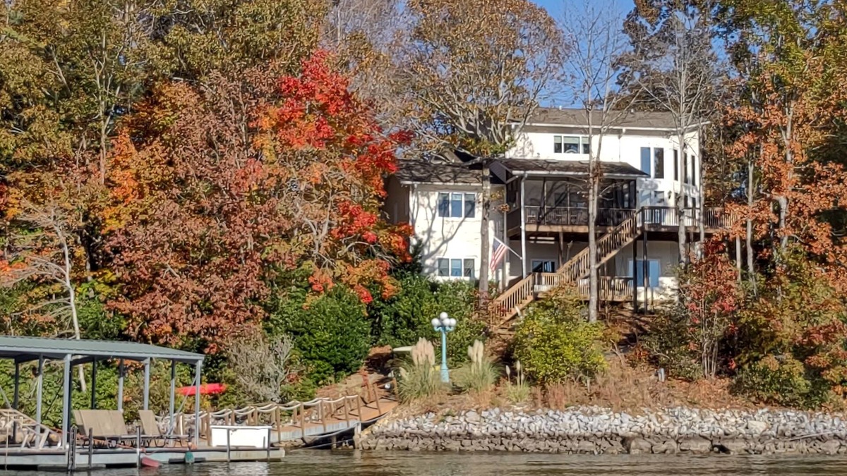Turtlehead House | Great Multi-Generation Vacation Home on Beautiful Lake Keowee!
