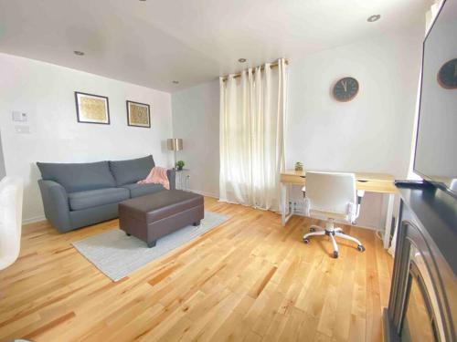 Grimsby Apartment | Great natural light Apartment in Historic Building