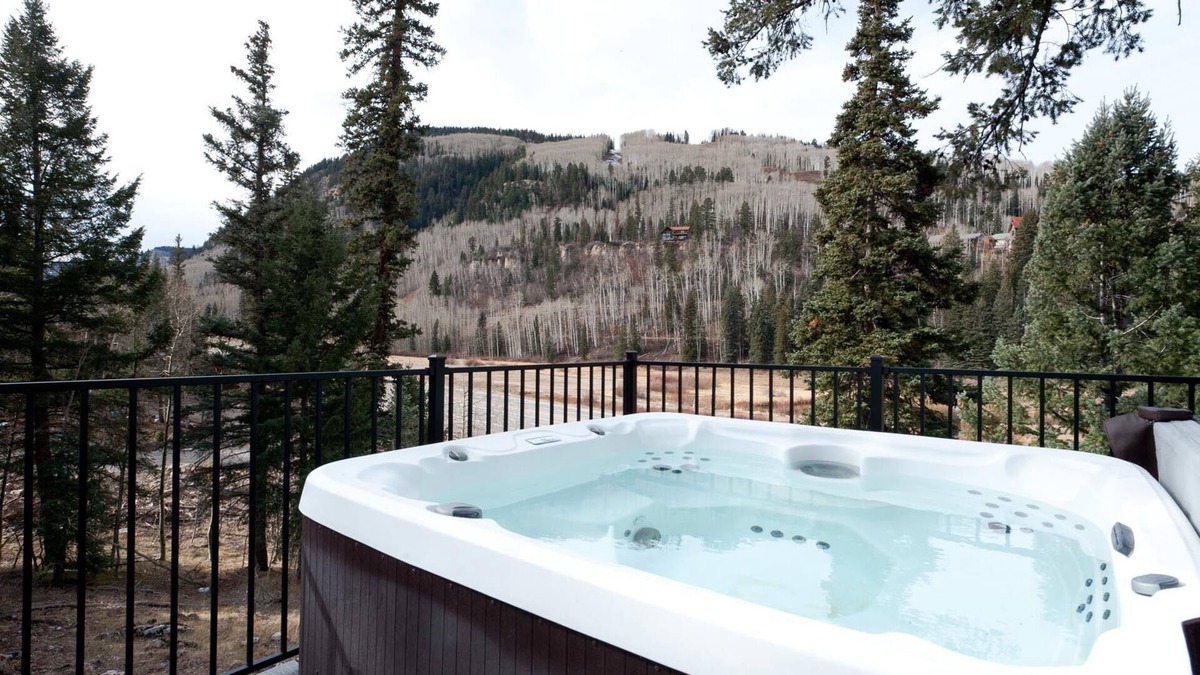 Purgatory House | Great Outdoor Space/Views/Hot Tub/Pet Friendly/Across from Purgatory