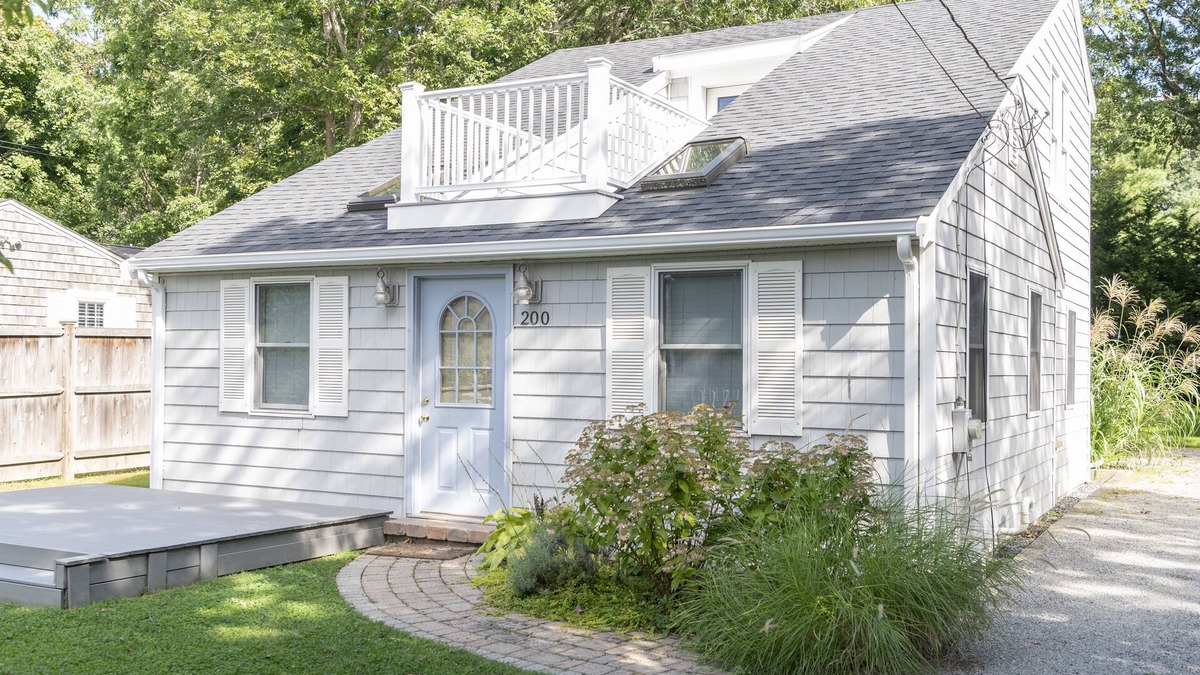 East Falmouth Cottage | Great Pond Cottage W/central AC