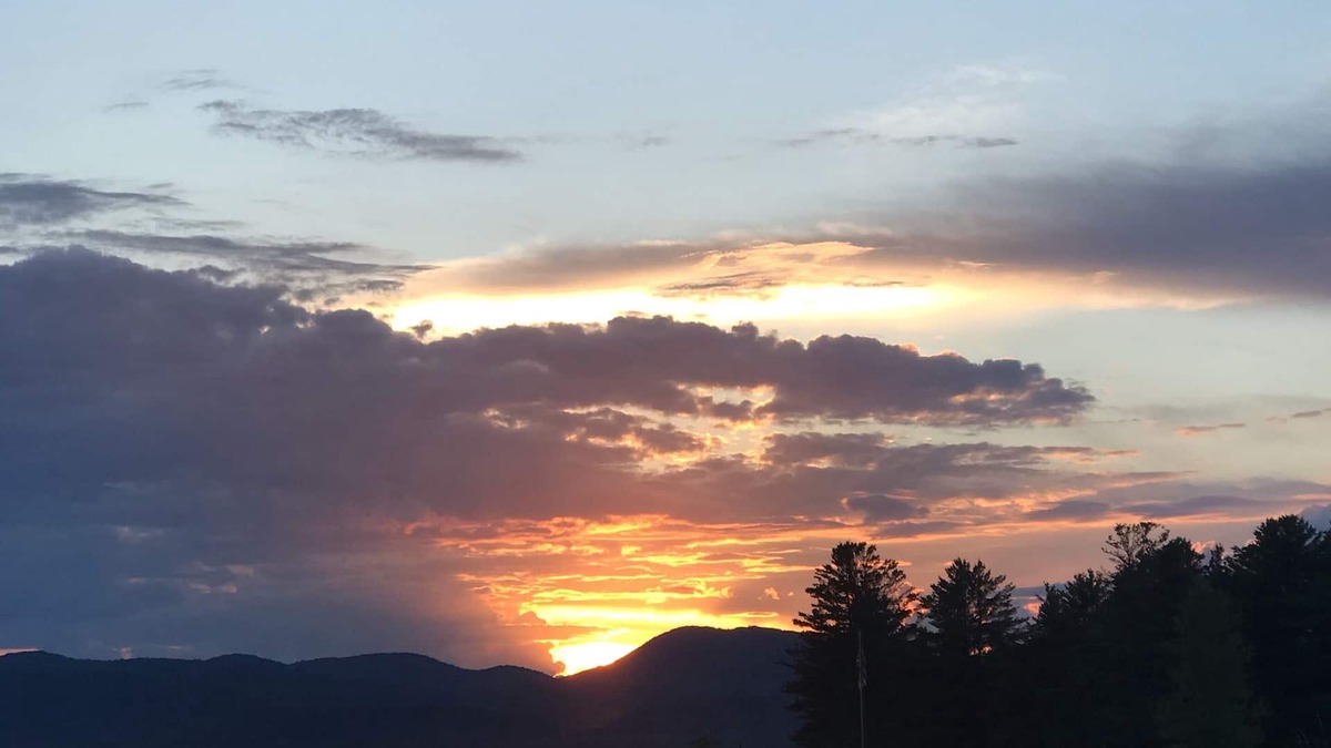 Northville House | Great Sacandaga Lake - 5 minute walk to sandy beach
