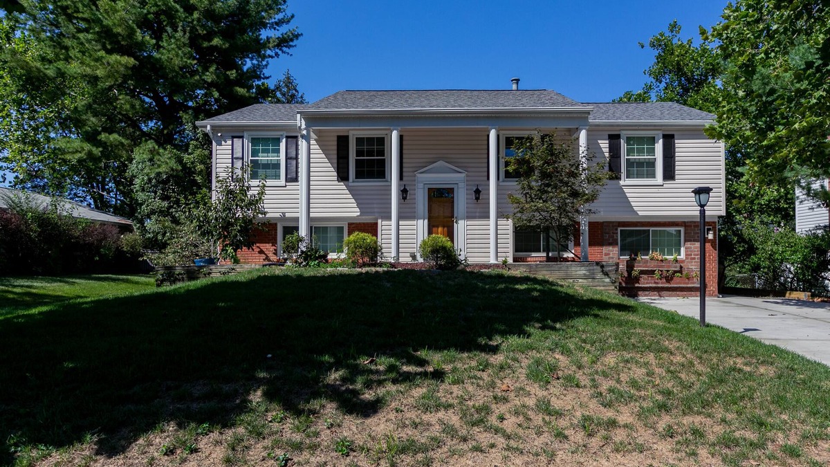Fairfax House | Great single family house near multiple stores and shopping centers