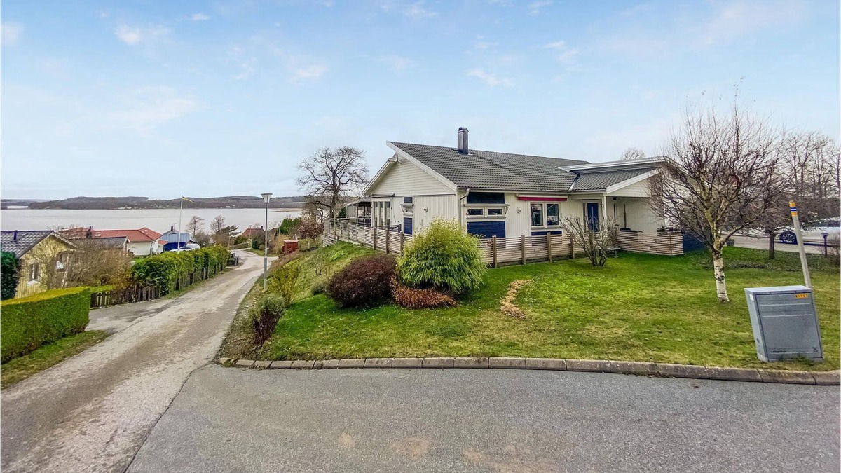 Orby House | Great spacious cottage with sauna and panoramic view of the lake.