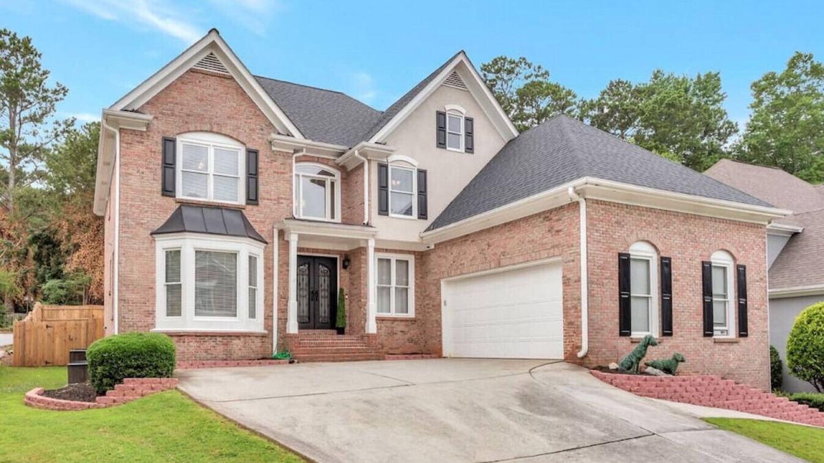 Roswell House | Great spacious home with great entertainment!