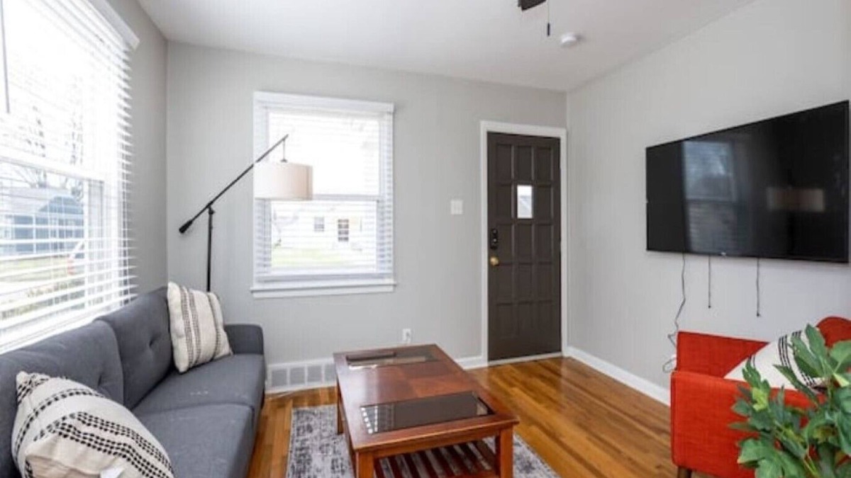 Speedway House | Great Speedway location with huge garage. 1-2 blocks from Lot 2 entrance to IMS