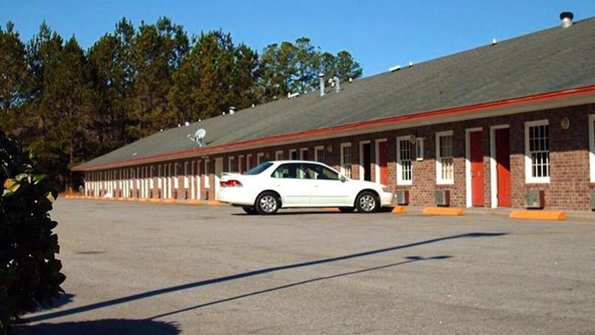 Ridgeland Hotel | Great Stay, Superb Location! Free Parking, Near Ridgeland Veterans Memorial Park