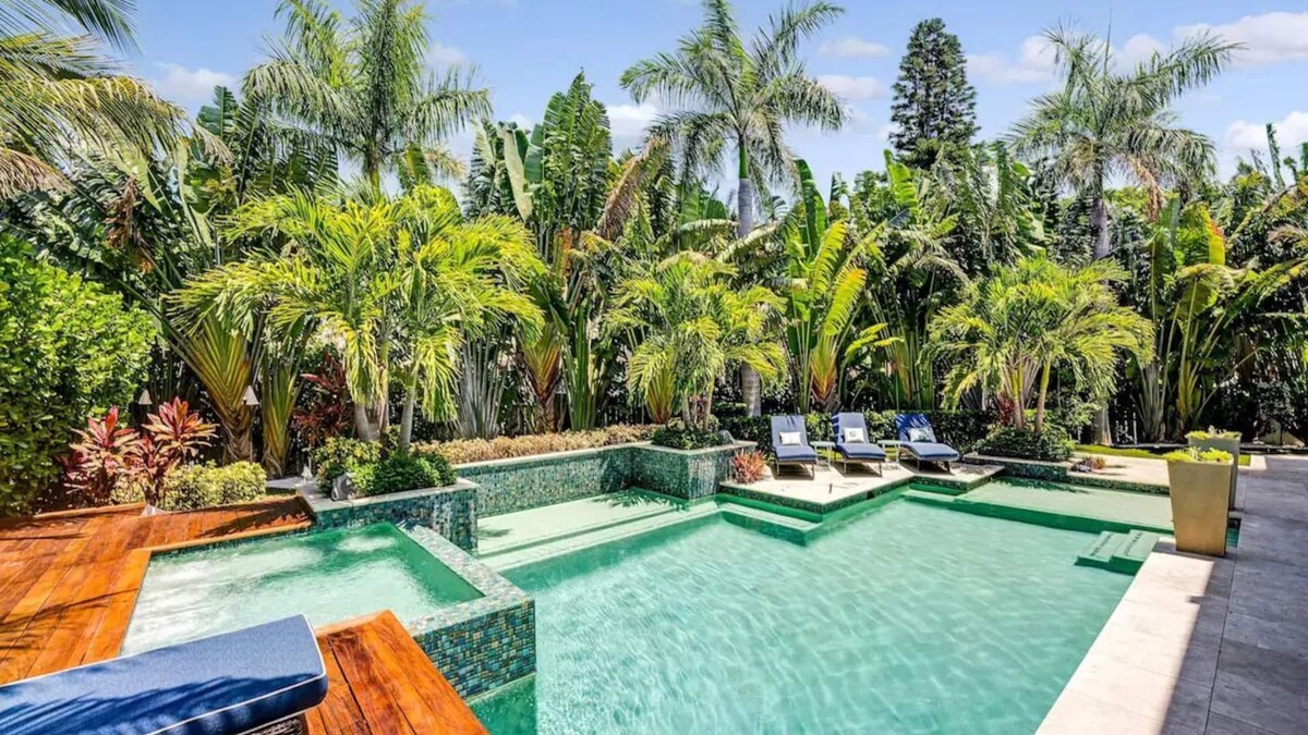 Longboat Key House | Great Summer Rate! 3 minute walk to the sand. Luxurious 6 bedroom.