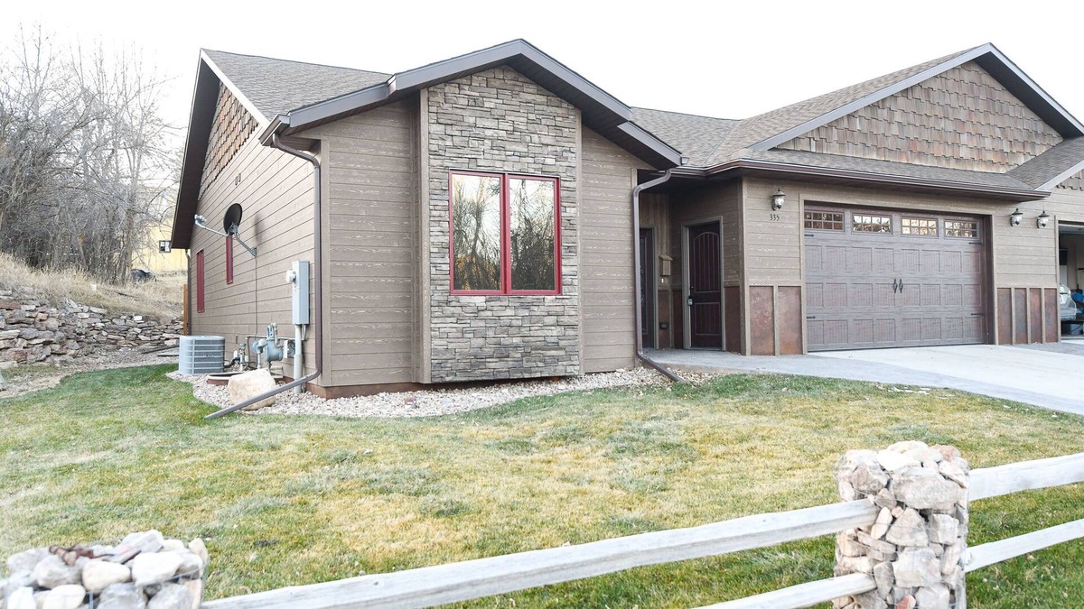 Spearfish Cabin | Great TwinHome w/ Full Game Room Large Open Kitchen & Close to Spearfish Park