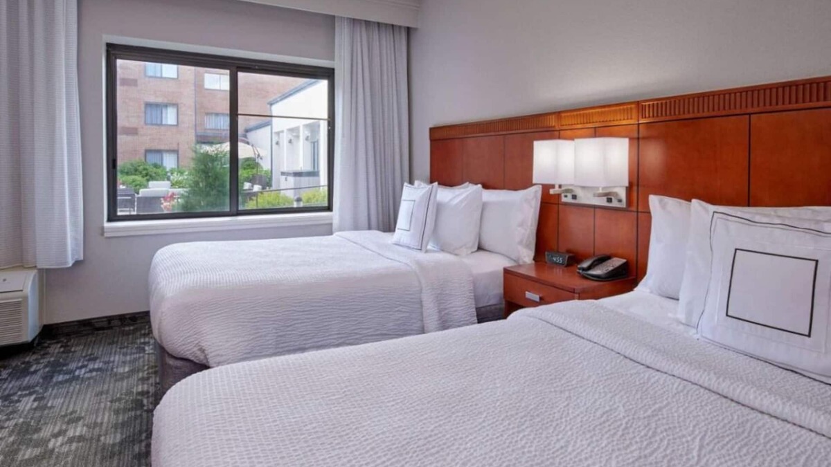 Eden Prairie Hotel | Great Value, Quality Stay! Pets Allowed with Fee, Indoor Swimming Pool!