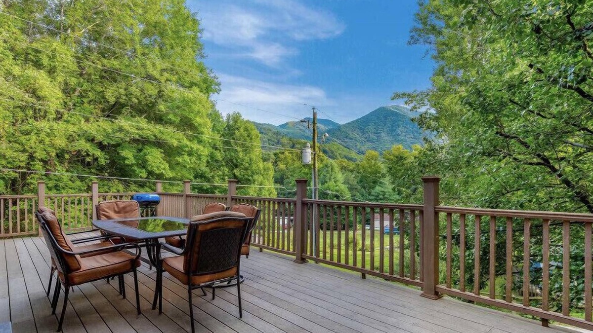 Valley Creek Run Cabin | Great view! Pet & family friendly! 2 fireplaces! Close to the parkway!