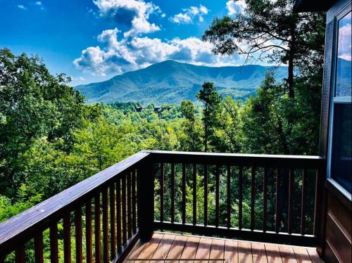 Wears Valley House | Great views-King beds-WIFI-ample parking-games