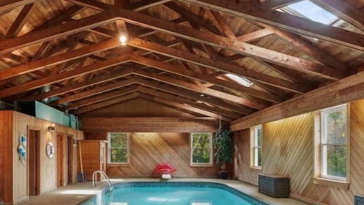 Wainfleet House | Great Wainfleet Lodge- Heated indoor pool w 5bdrms