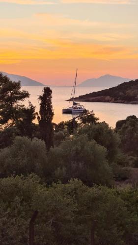 Sarakiniko Villa | Greece - holidays & long stays - 2 Vilas