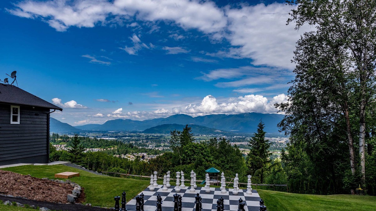 Promontory House | Green Acres - Hot Tub/Arcade/Theatre/Golf Green/Life Size Chess & More