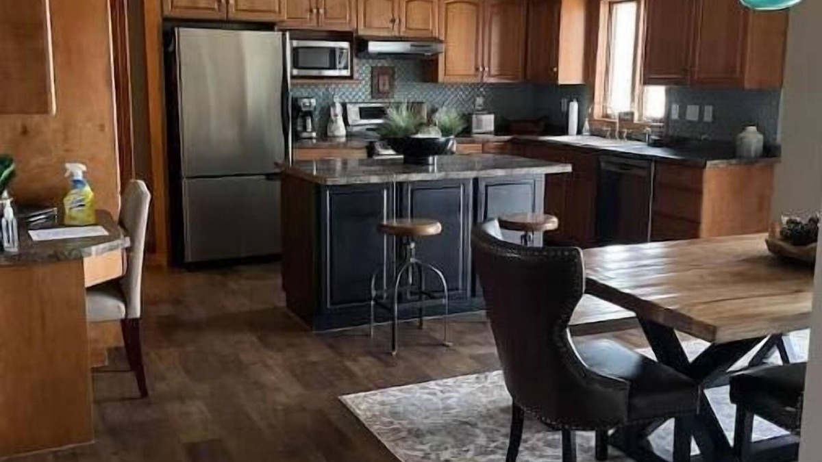 Ashwaubenon House | Green Bay's Hometown Hideaway