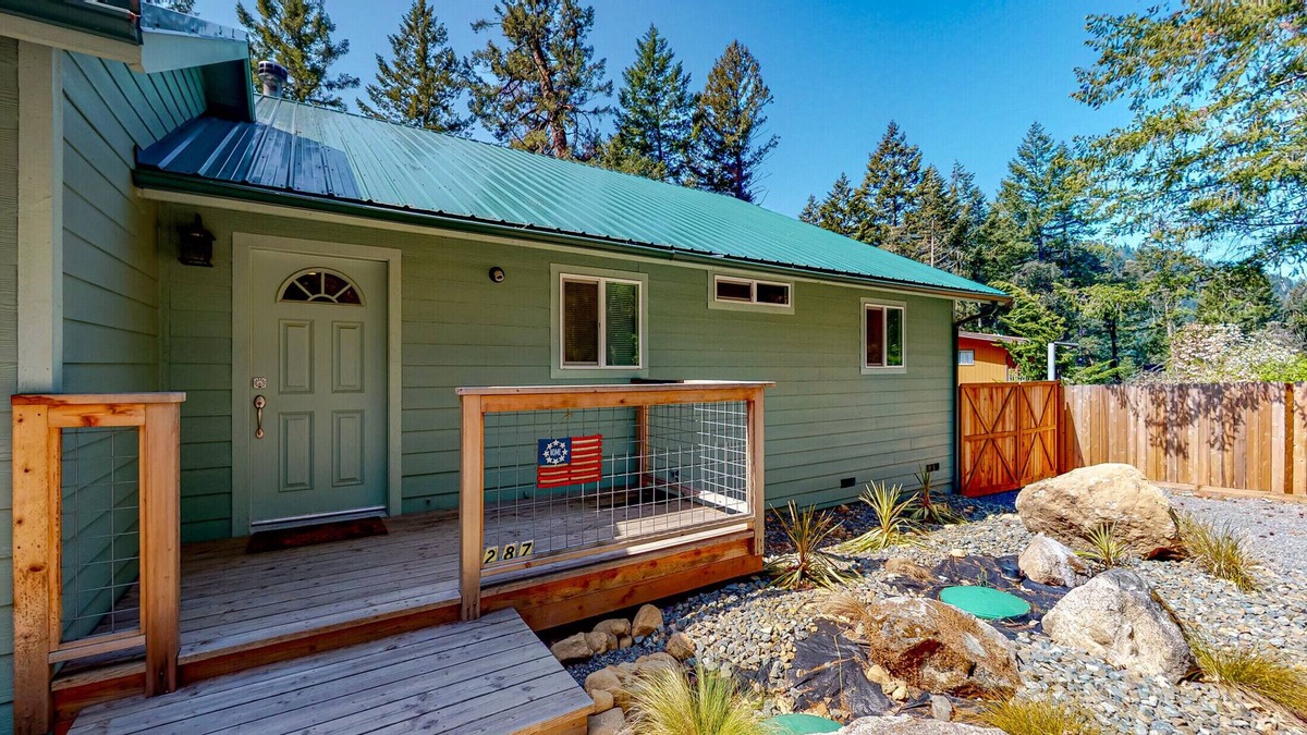Burnt Ranch Cabin | Green Cabin at Trinity Village