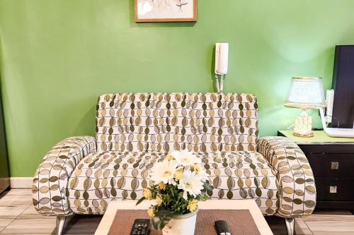 Downtown Apartment | Green City View Apt in Gramercy Unit 3502 Makati w Netflix
