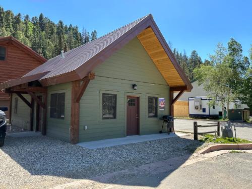 Red River House | Green Cottage On River Street